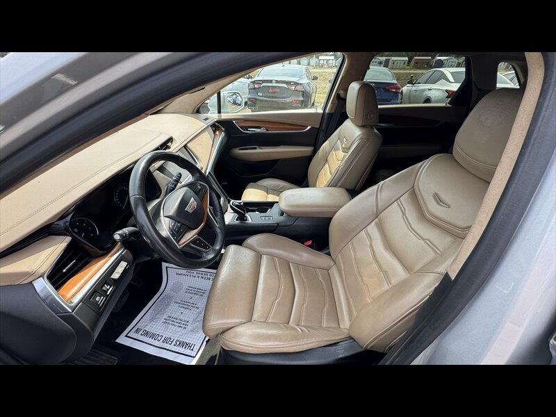 Used 2017 Cadillac XT5 Platinum AWD/4WD image 12