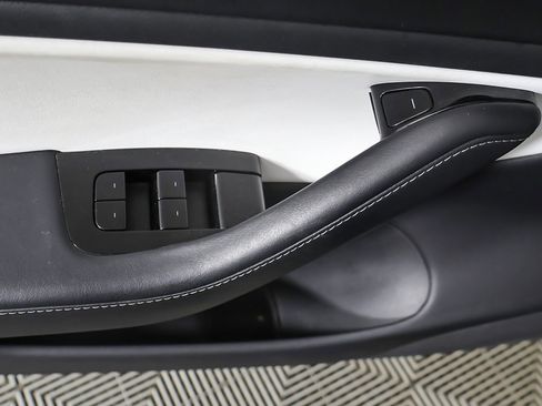 Used 2018 Tesla Model 3 Mid Range image 35