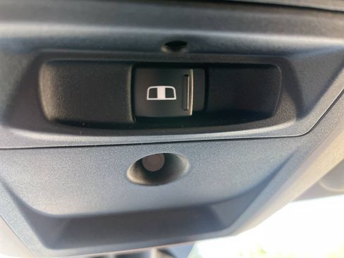 Used 2016 RAM 1500 Classic SLT AWD/4WD image 28