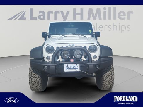 Used 2015 Jeep Wrangler Unlimited Rubicon w/ Dual Top Group AWD/4WD image 8
