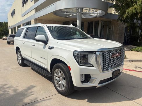 Used 2024 GMC Yukon XL Denali AWD/4WD image 3