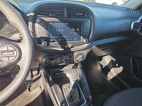 Used 2023 Kia Soul LX w/ LX Technology Package image 11