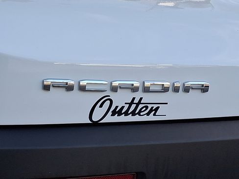 Used 2023 GMC Acadia SLE w/ Driver Convenience Package image 30