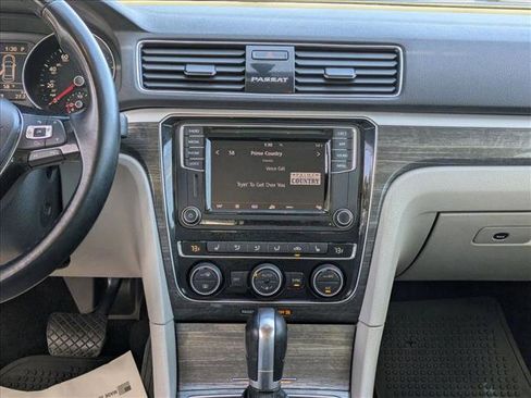 Used 2018 Volkswagen Passat 2.0T SE image 11