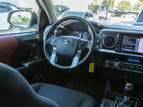 Used 2021 Toyota Tacoma SR5 AWD/4WD image 25