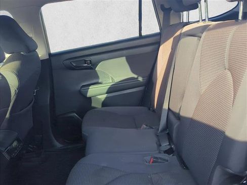 Used 2022 Toyota Highlander L FWD image 20