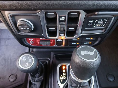 Used 2025 Jeep Wrangler Willys image 44