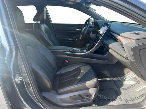 Used 2020 Toyota Avalon XLE w/ All Weather Liner Package FWD image 15