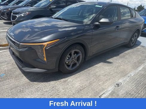 Used 2025 Kia K4 LXS image 1