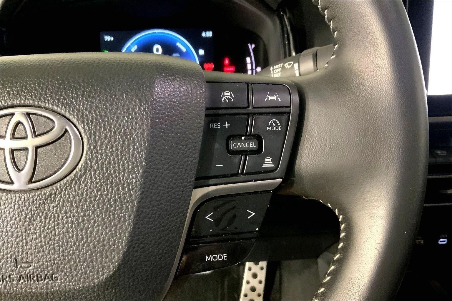 Used 2025 Toyota Camry SE FWD image 19