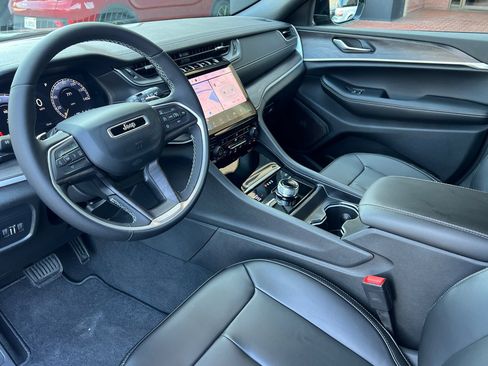 New 2025 Jeep Grand Cherokee Limited image 10