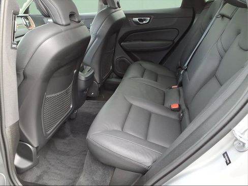 Used 2024 Volvo XC60 B5 Plus image 7