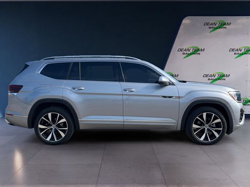 Certified 2024 Volkswagen Atlas SEL Premium R-Line AWD/4WD image 10