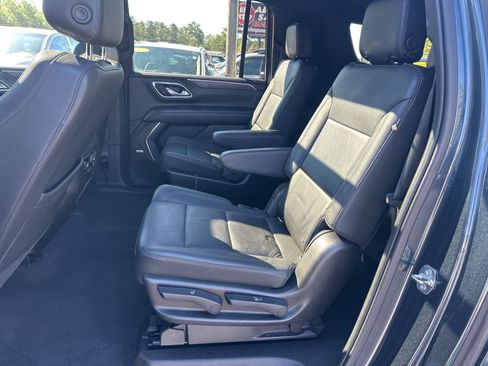 Used 2021 Chevrolet Suburban LT w/ LT Signature Package RWD image 13