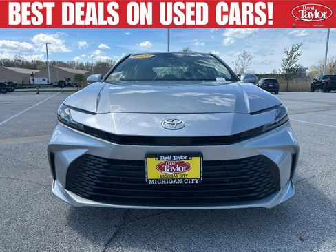 Used 2025 Toyota Camry LE FWD image 9
