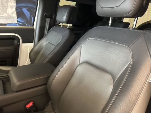 Used 2023 Land Rover Defender 90 X-Dynamic SE image 6