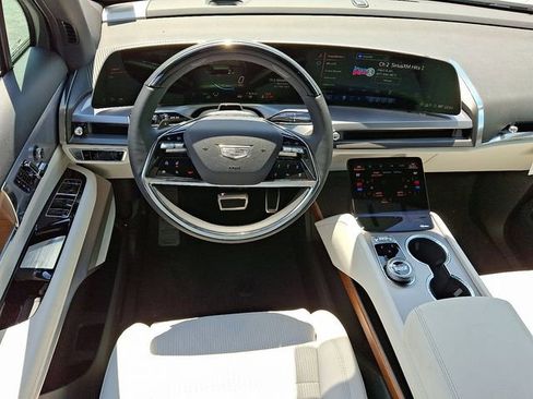 New 2026 Cadillac Vistiq Premium Luxury w/ LPO, Floor Liner Package AWD/4WD image 7