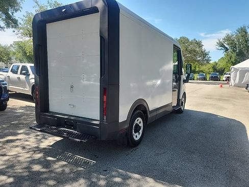 Used 2024 Chevrolet Brightdrop 400 w/ Commercial Equipment Package AWD/4WD image 2