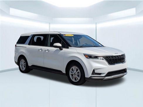 Used 2024 Kia Carnival LX image 8