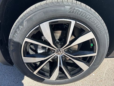 New 2026 Volkswagen Atlas Cross Sport SEL Premium R-Line image 9