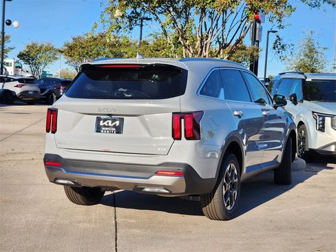 New 2026 Kia Sorento S image 4