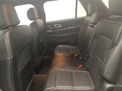 Used 2016 Ford Explorer Platinum image 18
