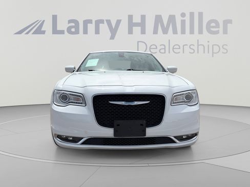 Used 2021 Chrysler 300 Touring w/ Driver Convenience Group AWD/4WD image 8