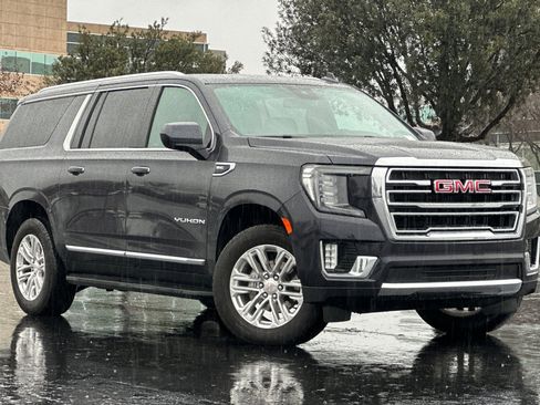 Used 2024 GMC Yukon XL SLT image 2