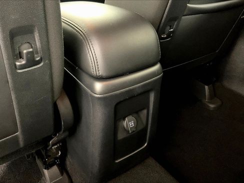 Used 2020 Dodge Journey SE w/ SE Popular Equipment Group FWD image 10
