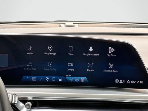 Certified 2024 Cadillac Lyriq Luxury AWD/4WD image 3