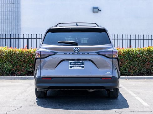 Used 2023 Toyota Sienna XLE FWD image 13
