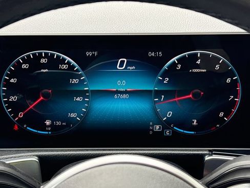 Used 2021 Mercedes-Benz GLB 250 4MATIC w/ Premium Package image 17