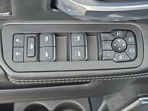 New 2026 RAM 2500 Laramie AWD/4WD image 28