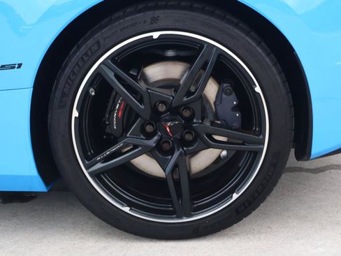 Used 2025 Chevrolet Corvette Stingray Preferred Conv w/ Z51 Performance Package RWD image 19