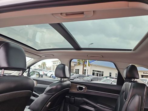 Used 2021 Kia Sorento EX w/ Panoramic Sunroof Package image 22