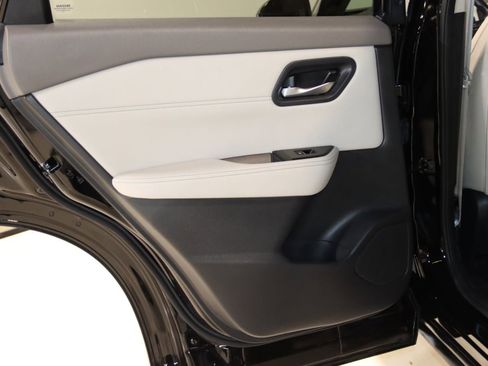 Used 2023 Nissan Rogue SL image 57