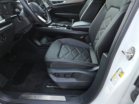 Used 2025 Volkswagen Atlas Cross Sport SE image 11