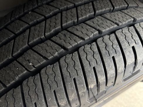 Used 2021 Lexus GX 460 Premium w/ Accessory Package image 27