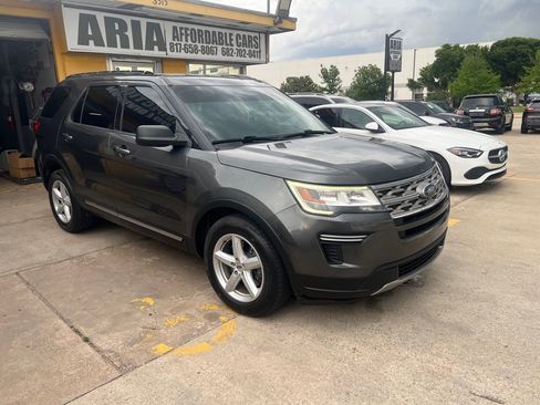 Used 2018 Ford Explorer XLT FWD image 1