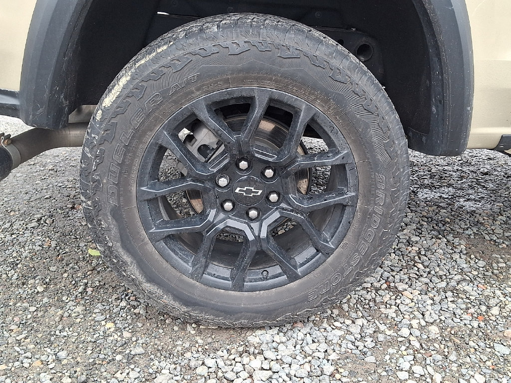 Used 2023 Chevrolet Colorado Trail Boss w/ LPO, Dark Essentials Package AWD/4WD image 34