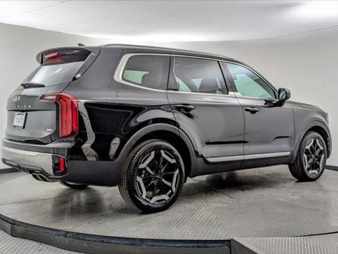 Used 2025 Kia Telluride S image 8