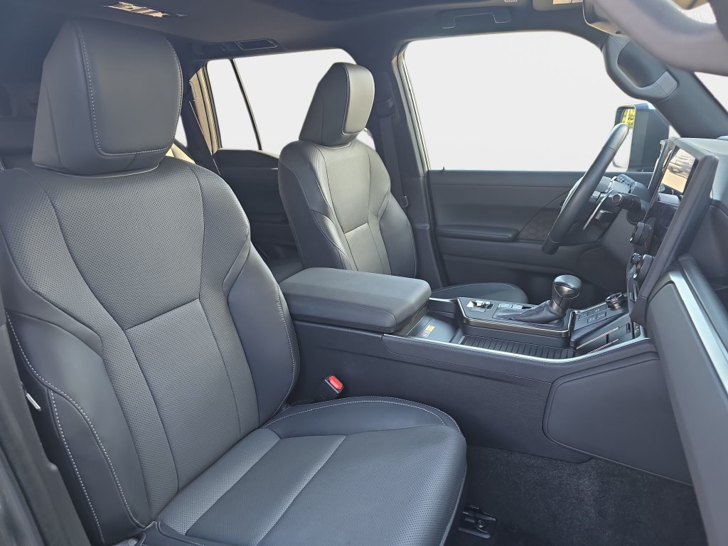 Certified 2024 Lexus GX 550 w/ Cold Area Package AWD/4WD image 12