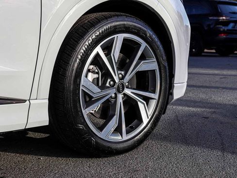 Used 2025 Audi Q4 e-tron Premium image 9