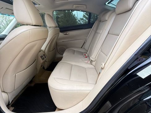 Used 2014 Lexus ES 350 w/ Ultra Luxury Package FWD image 39
