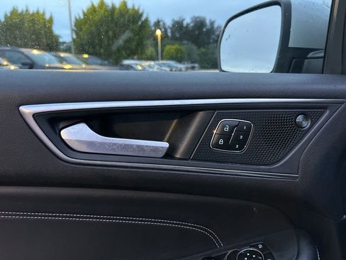 Used 2022 Ford Edge Titanium image 12