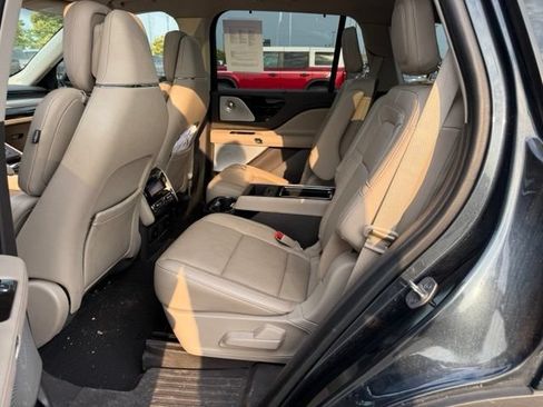 Used 2023 Lincoln Aviator Reserve w/ Equipment Group 201A AWD/4WD image 16