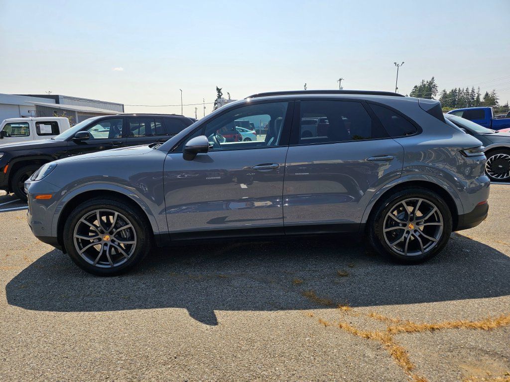 Used 2024 Porsche Cayenne AWD/4WD image 4