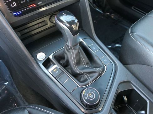 Used 2022 Volkswagen Tiguan SE R-Line image 21