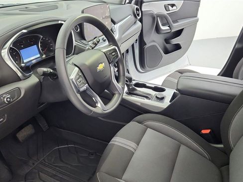 Used 2025 Chevrolet Blazer LT FWD image 43