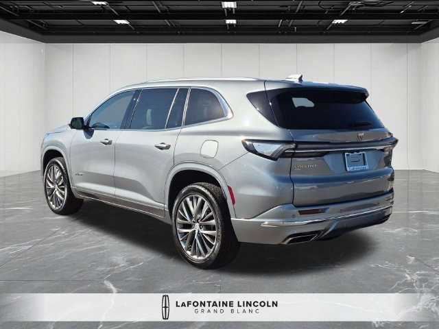 Used 2025 Buick Enclave Avenir AWD/4WD image 3